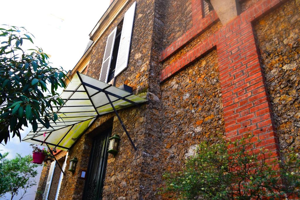 a brick building with a lamp on the side of it at Hotel Windsor Home in Paris