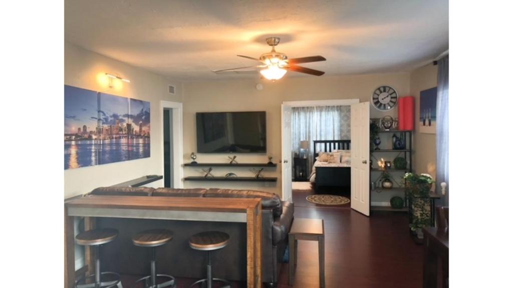 Modern 2/1 Apt near Midtown and Beaches photo