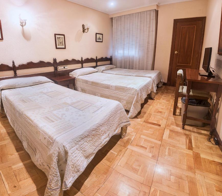 Postel nebo postele na pokoji v ubytování Hotel Castellano I