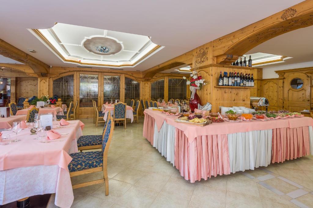 Restaurace v ubytování Hotel St. Raphael