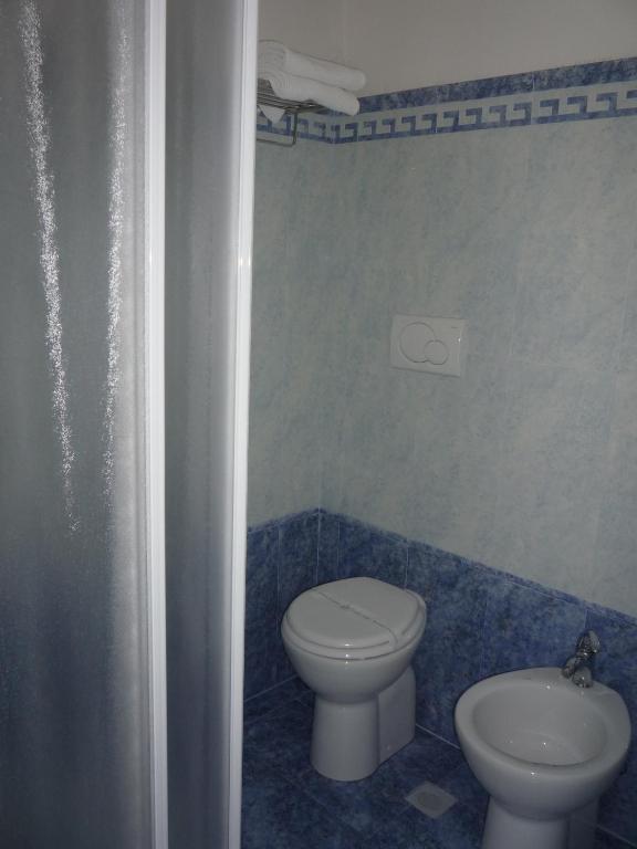 A bathroom at Hotel Galassi