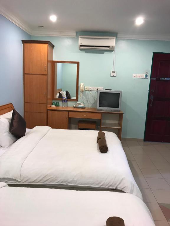 Postel nebo postele na pokoji v ubytování Hotel Seri Kangsar KK Hotel