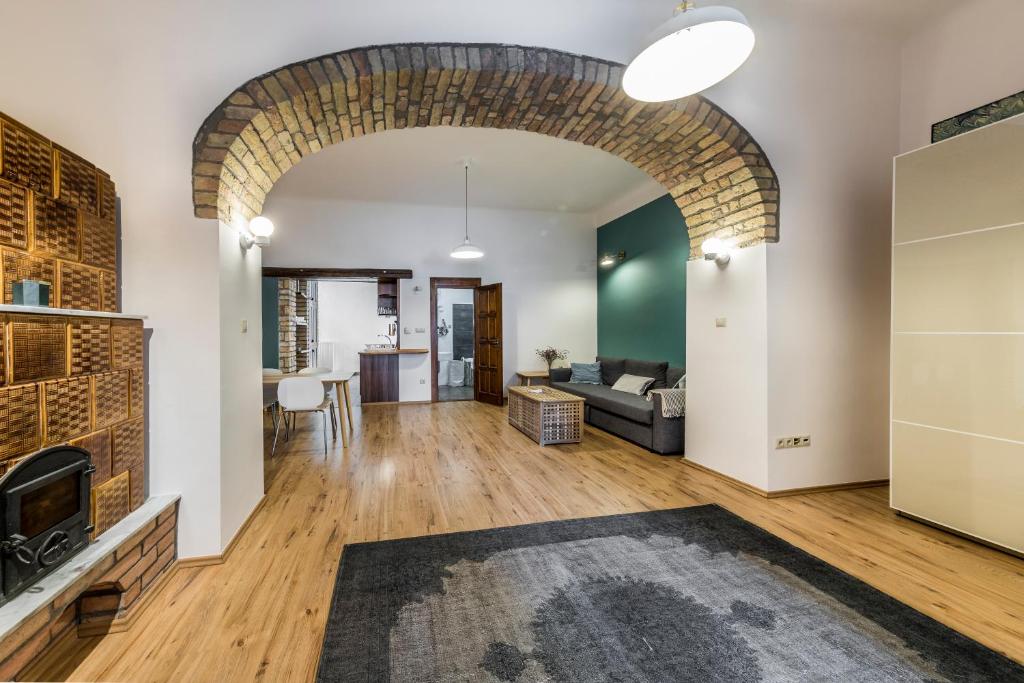 Posezení v ubytování French Touch Apartment with Free Parking