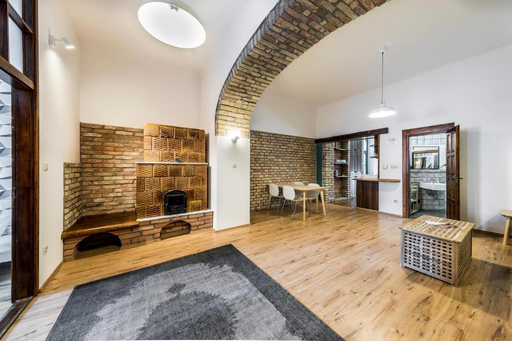 Posezení v ubytování French Touch Apartment with Free Parking