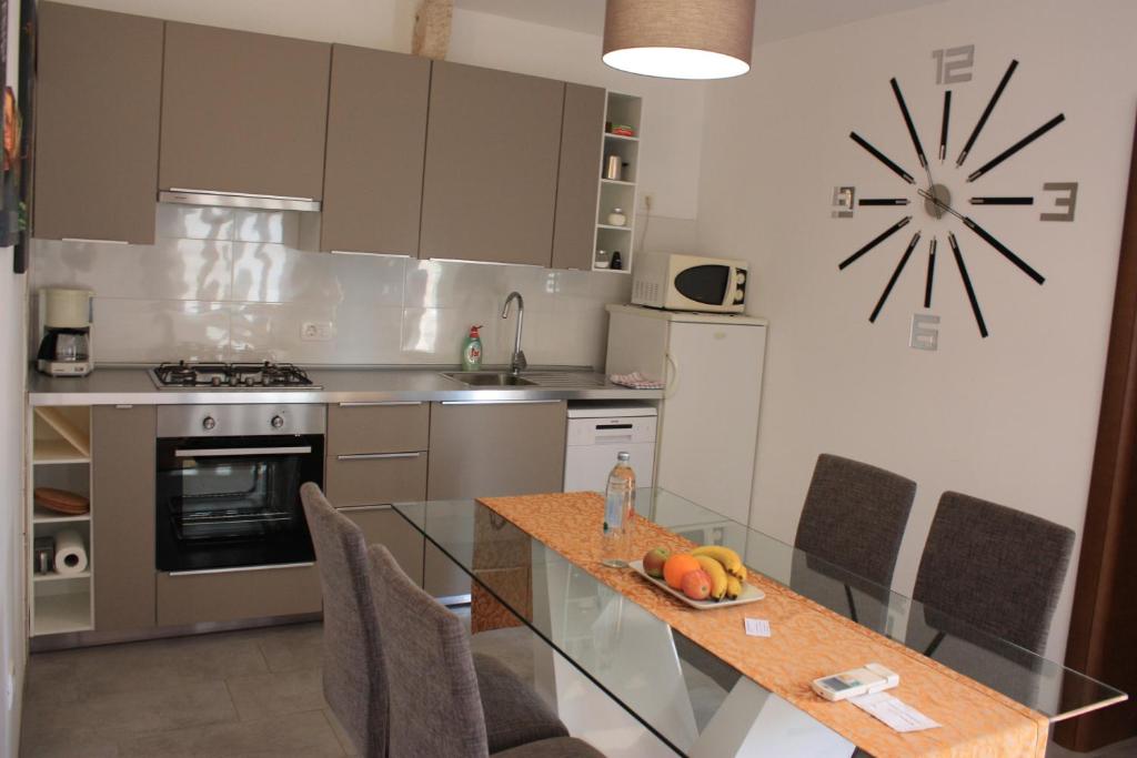 Kuchyň nebo kuchyňský kout v ubytování AURA Residence