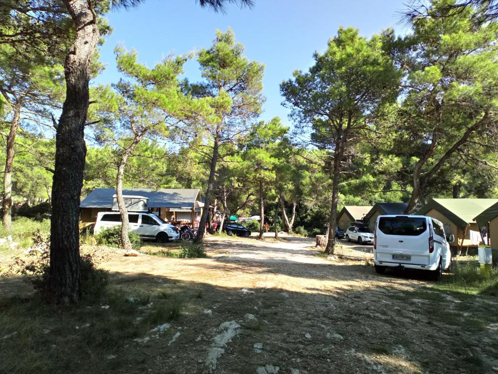 Příroda nedaleko luxury tent