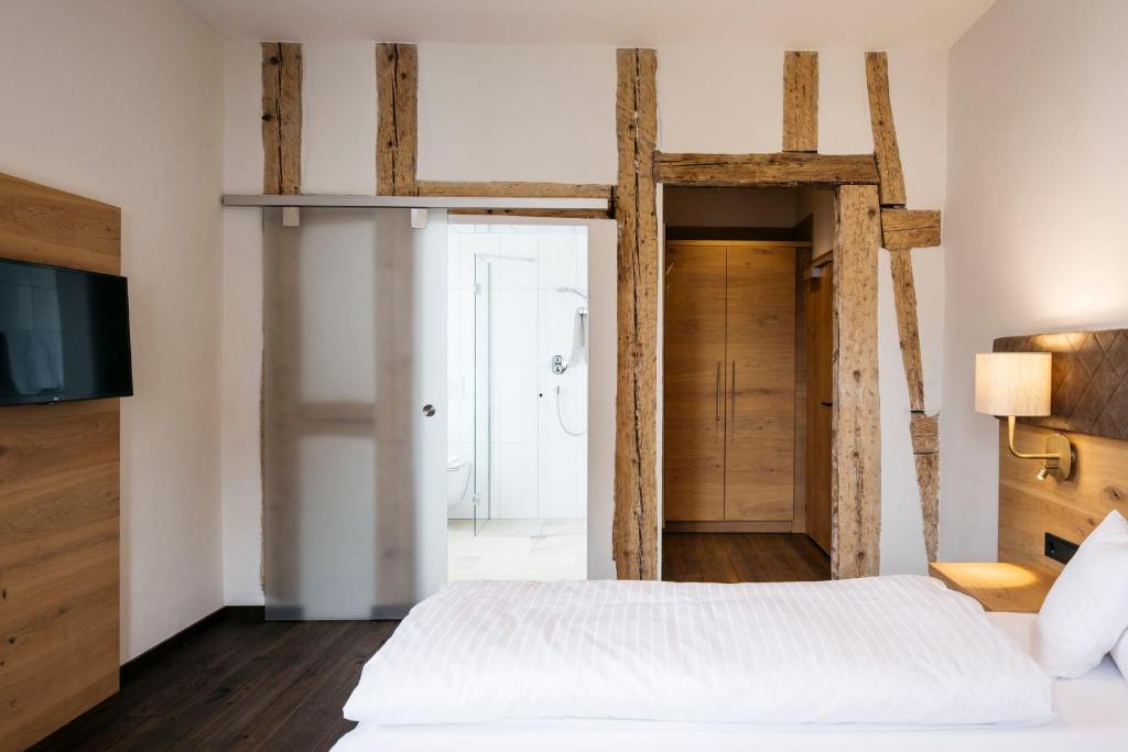 Postel nebo postele na pokoji v ubytování Hotel Gasthof Lamm