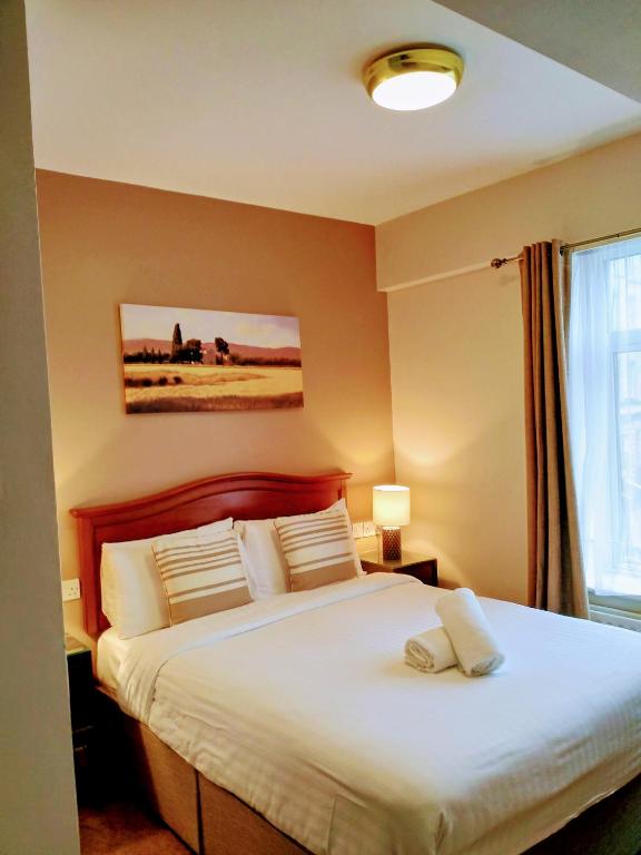 Thirteen On The Green - Eyre Square - Resim 39