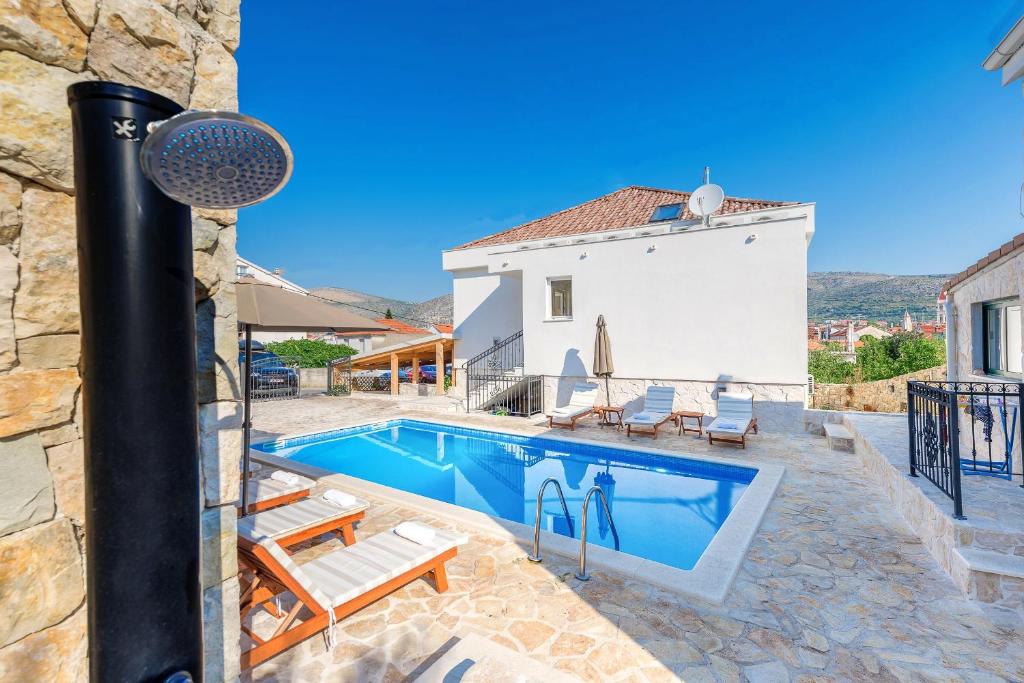 Bazén v ubytování Villa Trau d`oro nebo v jeho okolí