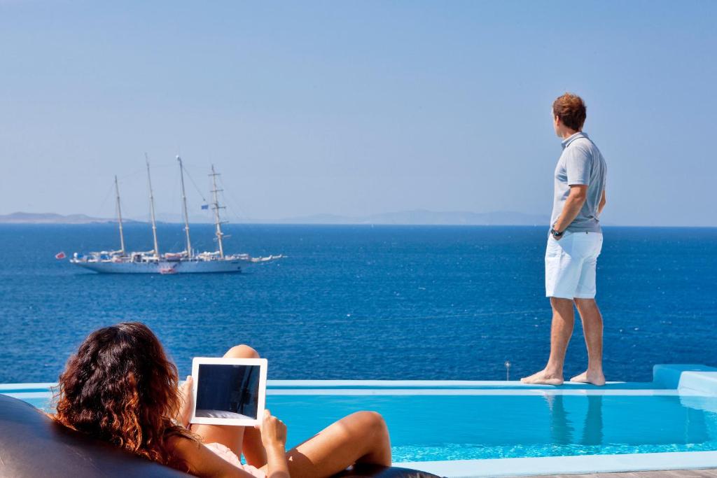 Kouros Hotel & Suites 