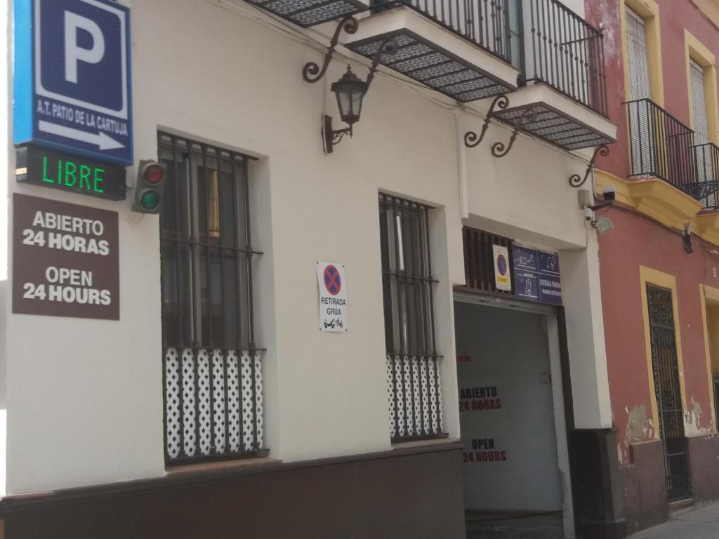 Atico con terraza en Alameda de Hercules - 带露台的公寓