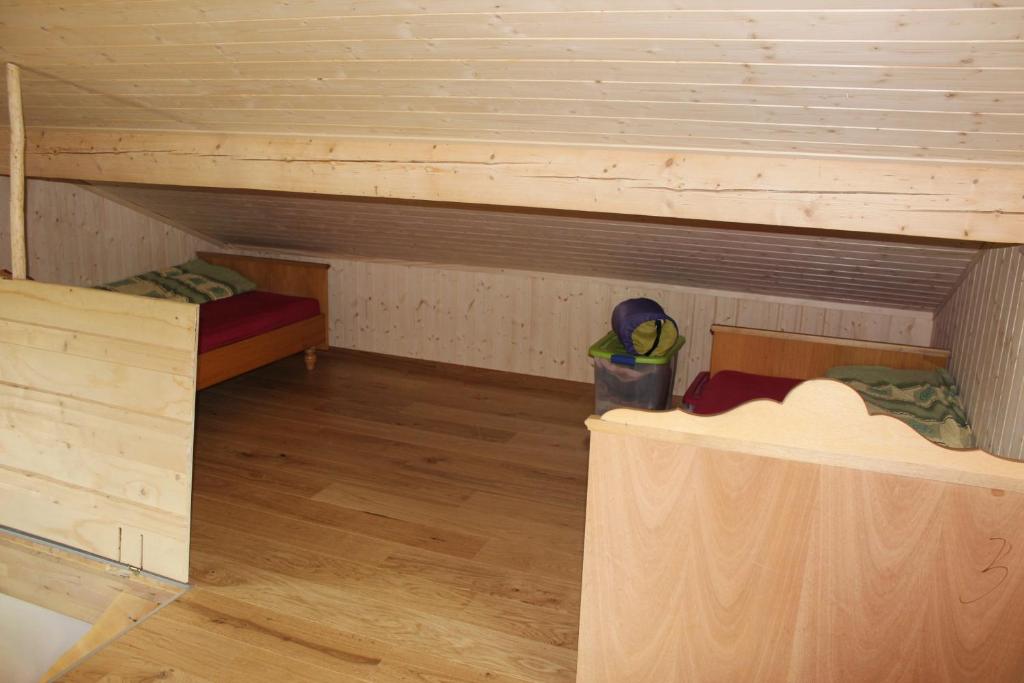 Postel nebo postele na pokoji v ubytování Chalet Nueschwendi
