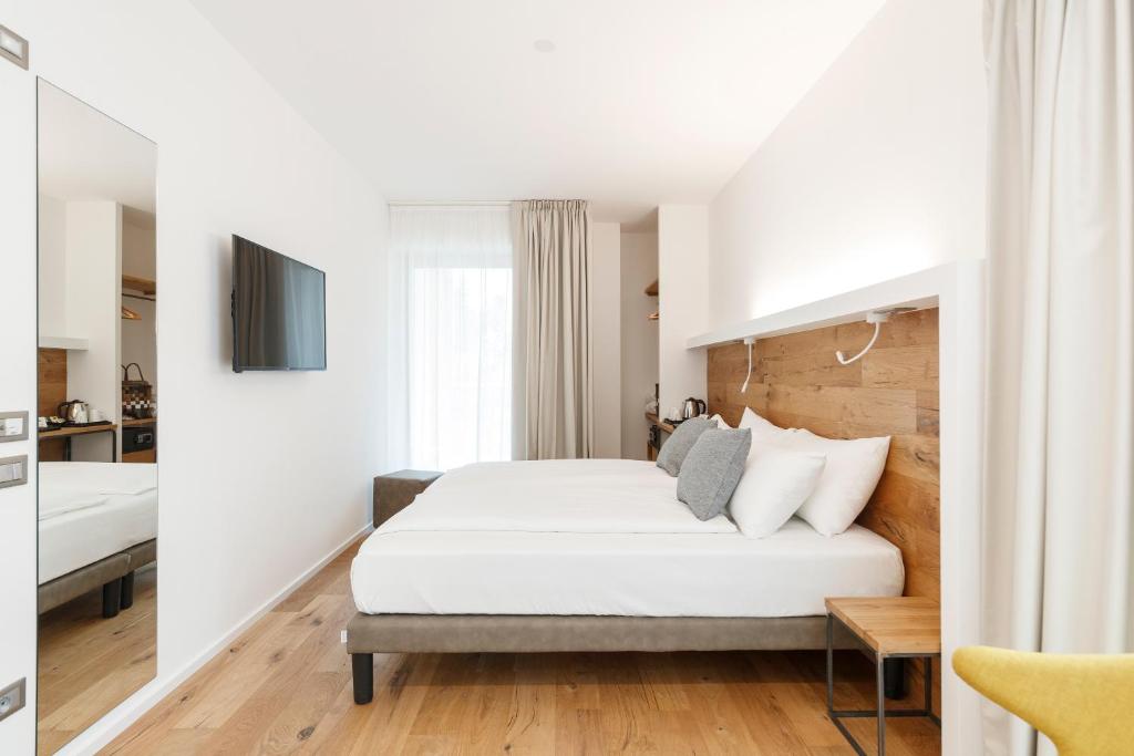 Postel nebo postele na pokoji v ubytování ALEA - Garda Lake Suite