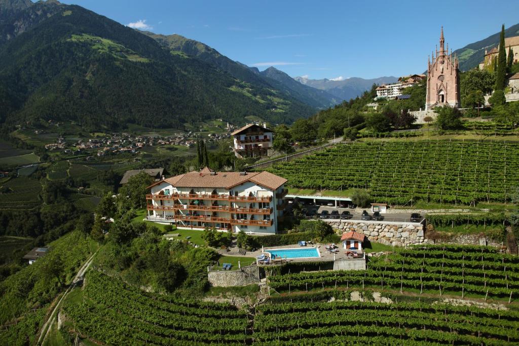 a hotel in a vineyard in the middle of a mountain at Appartement Tschivon in Schenna