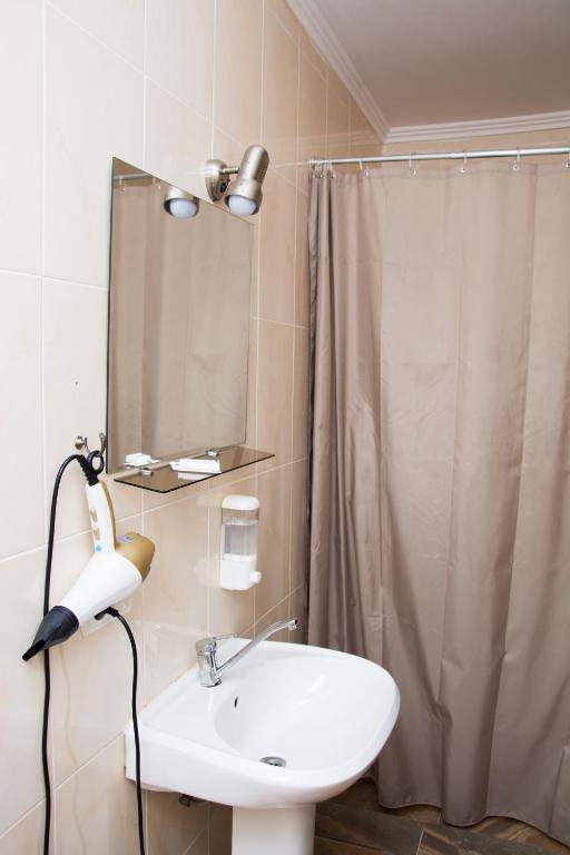 Koupelna v ubytování Faraon Hotel