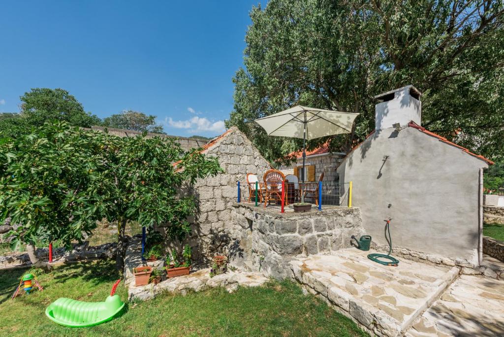Vonkajšia záhrada v ubytovaní Villa JJ