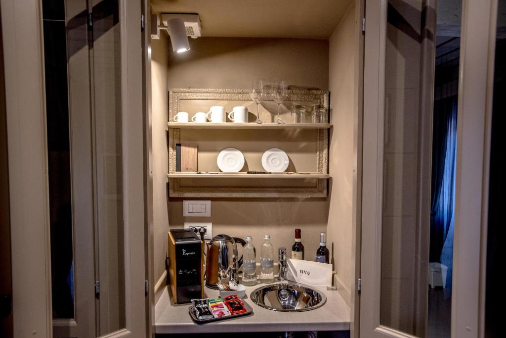 Cuina o zona de cuina de Uve Rooms & Wine Bar