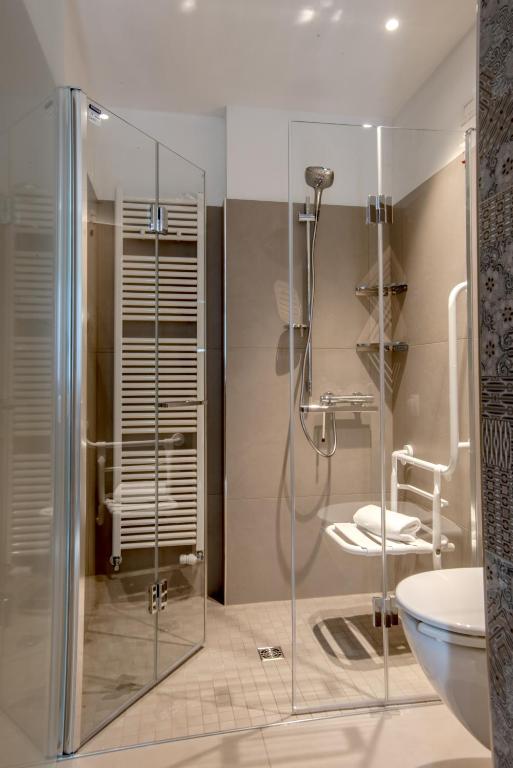 Bany a Uve Rooms & Wine Bar