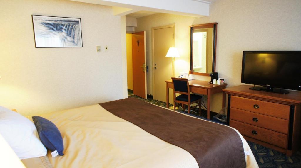 Travelodge by Wyndham Niagara Falls At the Falls