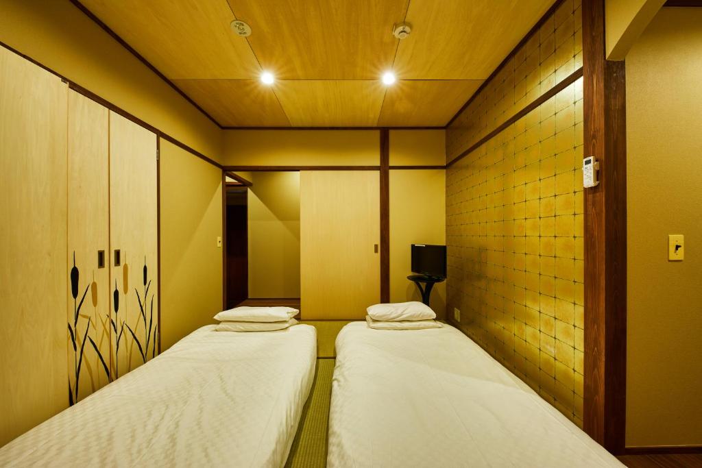 Postel nebo postele na pokoji v ubytování Kyomachiya Hotel Mifuku