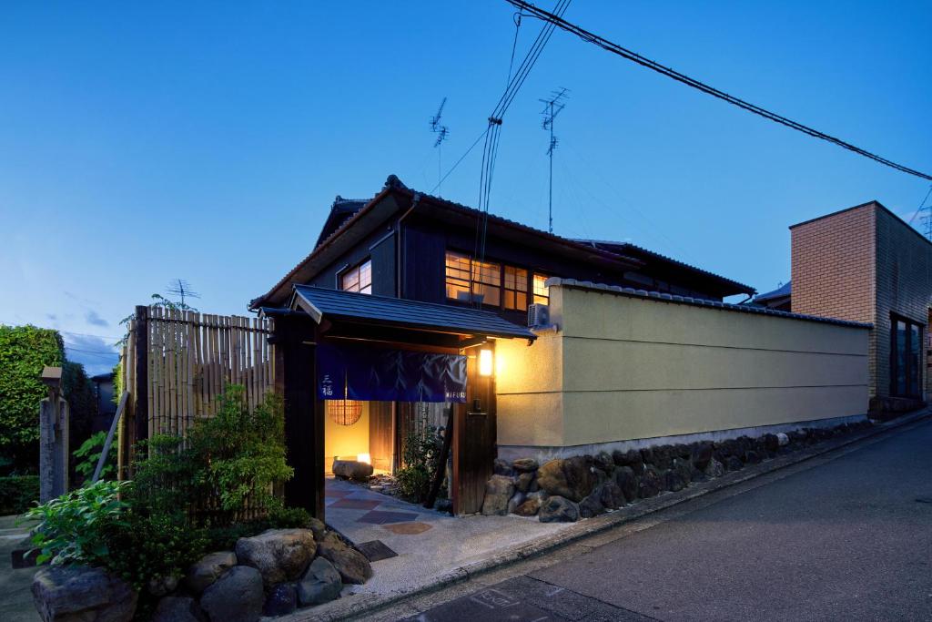 Budova, kde se ryokan nachází