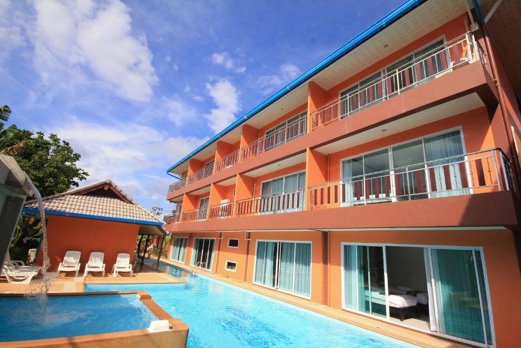 Bazén v ubytování Lanta Fevrier Resort nebo v jeho okolí
