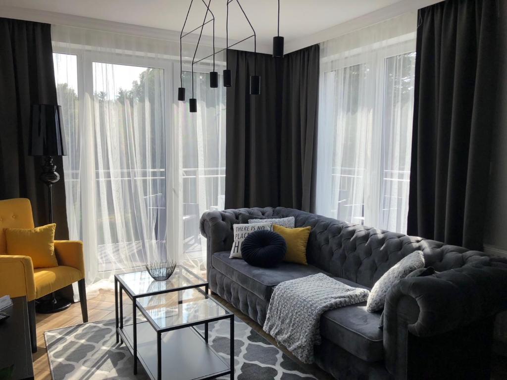 Posedenie v ubytovaní Family & Business Sauna Apartments No1 Leśny nad Zalewem Cedzyna Unikat - 3 Bedroom with Private Sauna, Bath with Hydromassage, Terrace, Garage, Catering Options