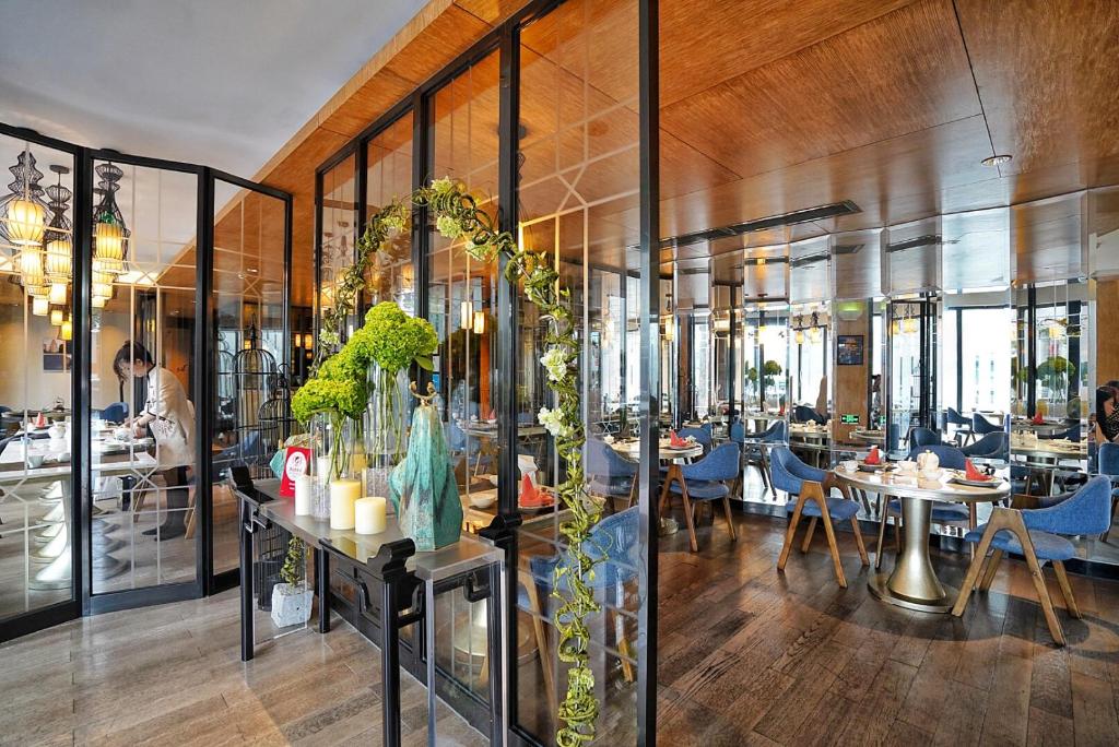 Restaurace v ubytování LN Hotel Five