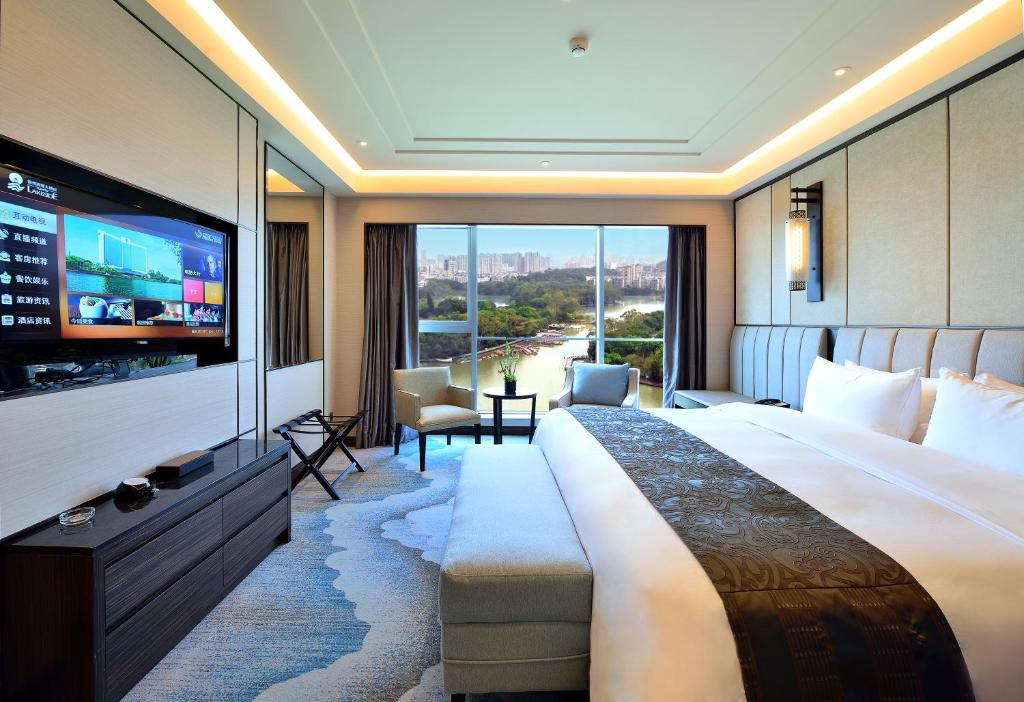 Postel nebo postele na pokoji v ubytování Fuzhou Lakeside Hotel