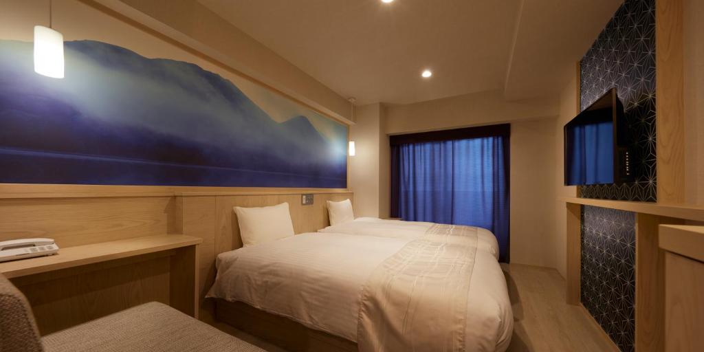 Postel nebo postele na pokoji v ubytování Sakura Sky Hotel
