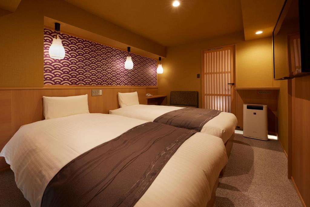 Postel nebo postele na pokoji v ubytování Sakura Sky Hotel