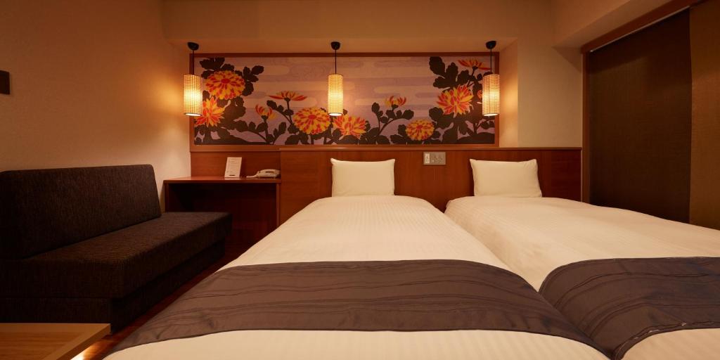 Postel nebo postele na pokoji v ubytování Sakura Sky Hotel