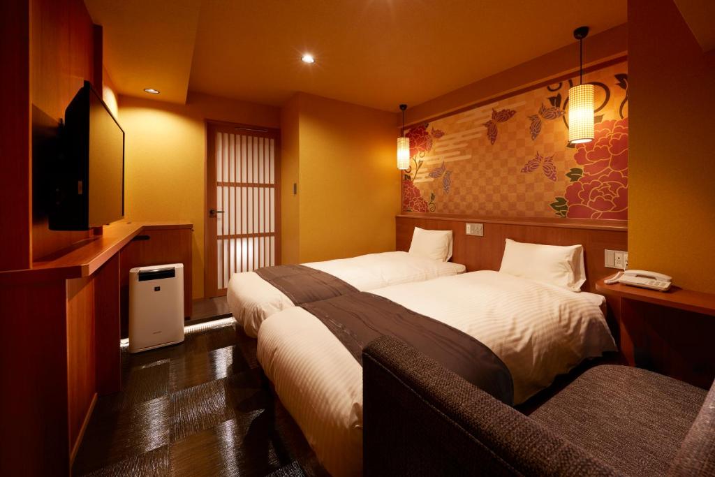 Postel nebo postele na pokoji v ubytování Sakura Sky Hotel