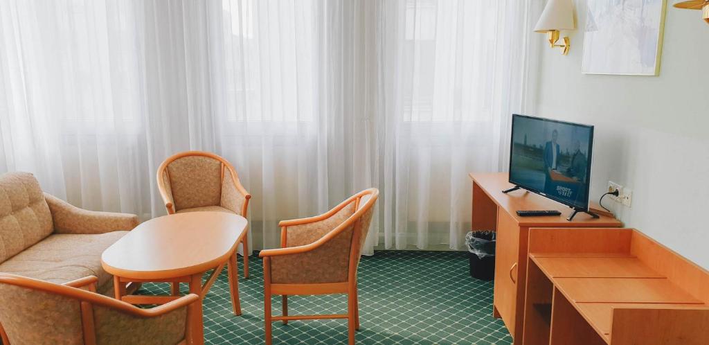 TV a/nebo společenská místnost v ubytování Hotel "Helle Mitte" Berlin