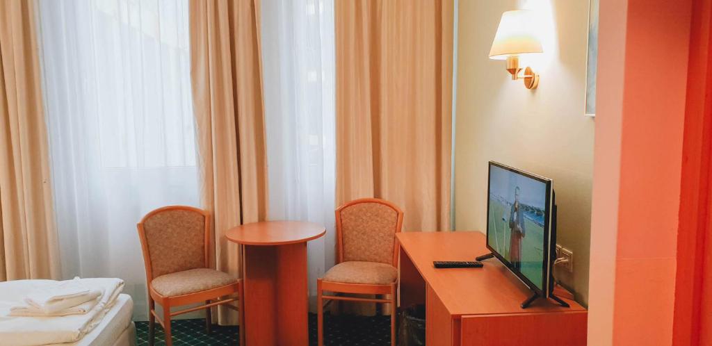 TV a/nebo společenská místnost v ubytování Hotel "Helle Mitte" Berlin