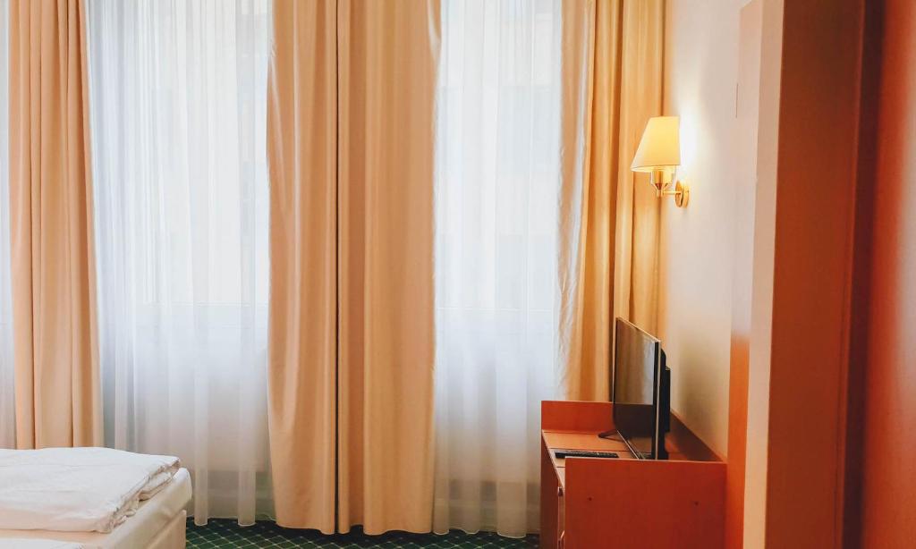 Postel nebo postele na pokoji v ubytování Hotel "Helle Mitte" Berlin