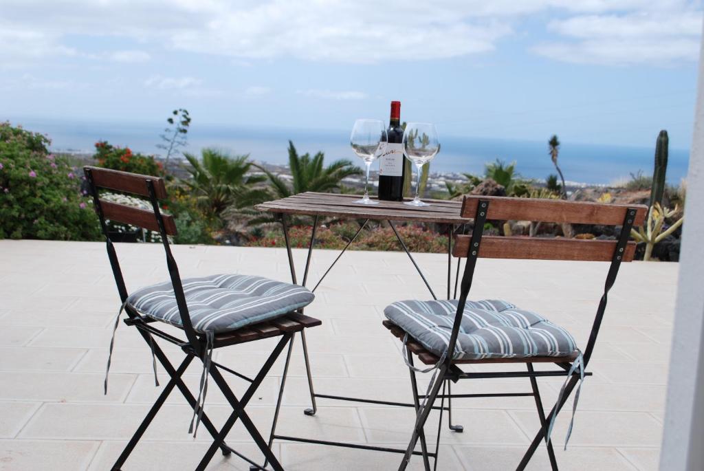 Balkon atau teras di Luxury studio, sea view, pool