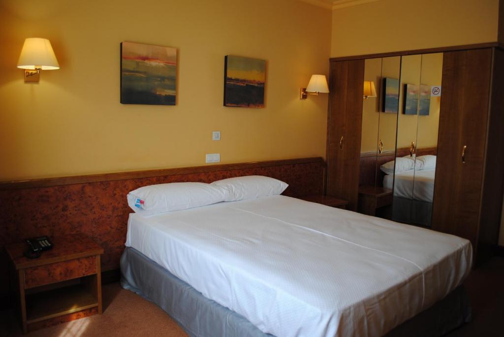 Postel nebo postele na pokoji v ubytování Hotel Gernika - Adults Only