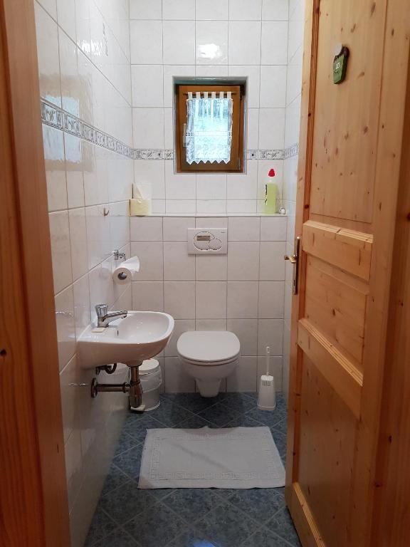 Koupelna v ubytování Schweighofers Almhaus