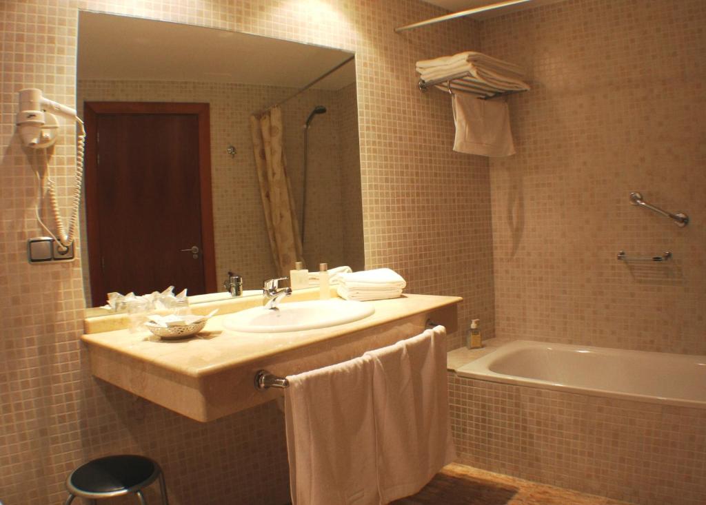 Koupelna v ubytování Hotel Torre Monreal