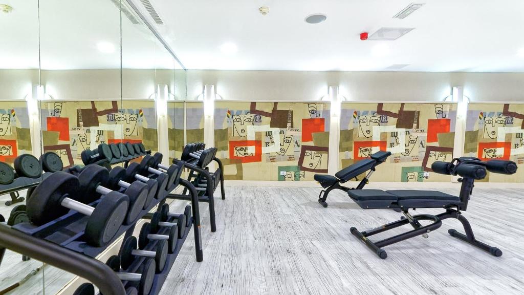 Fitness centrum a/nebo fitness zařízení v ubytování Bull Escorial & SPA