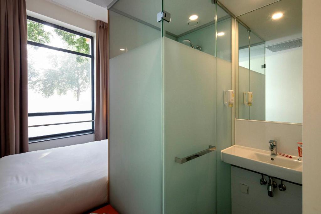 easyHotel Maastricht City Centre - Resim 25