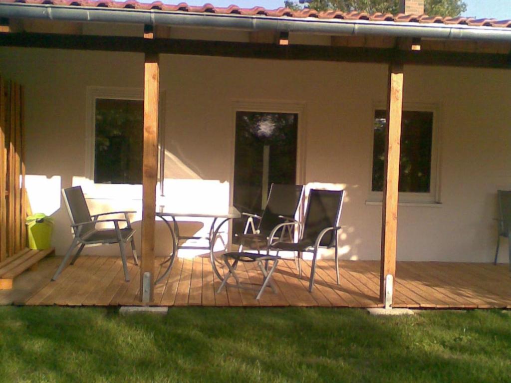 Patio nebo venkovní prostory v ubytování Bungalow Börgerende near Seabeach & Horse Riding