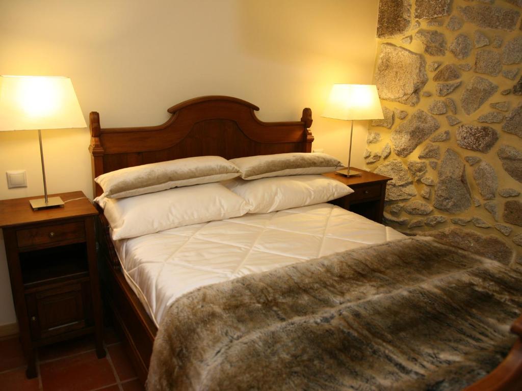 เตียงในห้องที่ Alltominho – Villas Summer Holidays