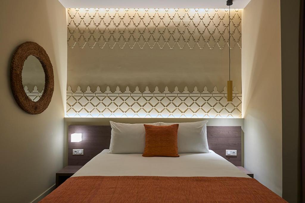 Postel nebo postele na pokoji v ubytování M Suite Hotel