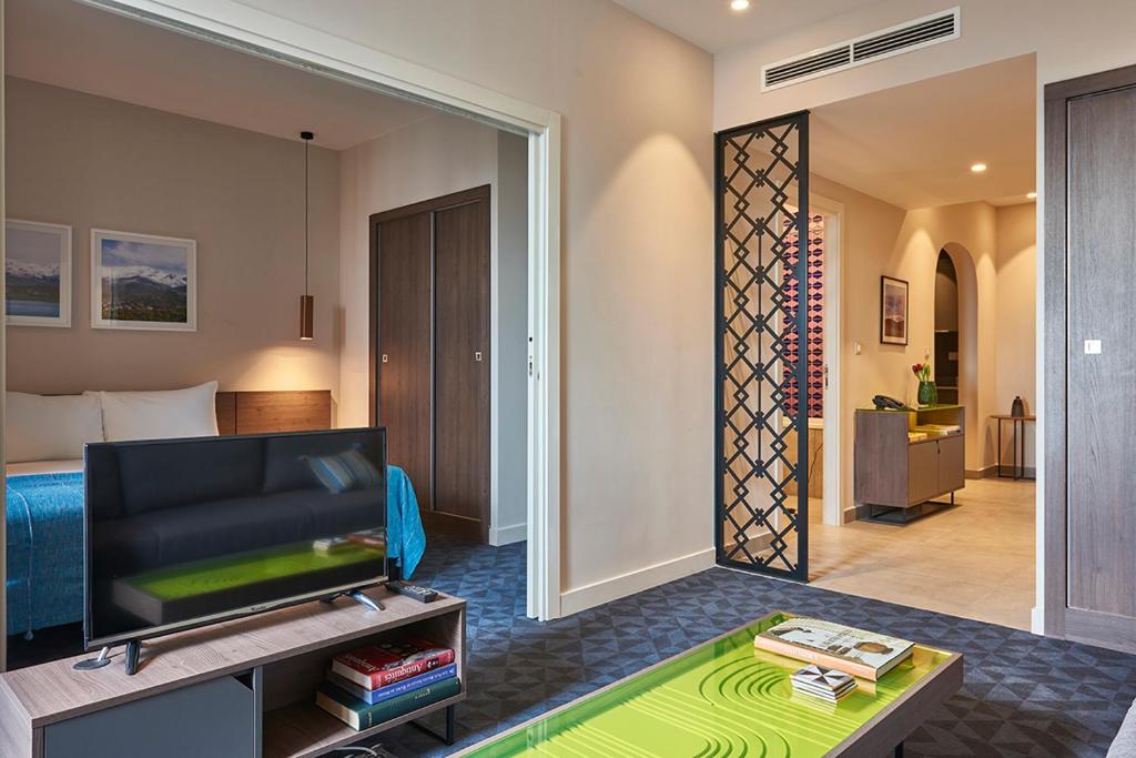 Posezení v ubytování M Suite Hotel