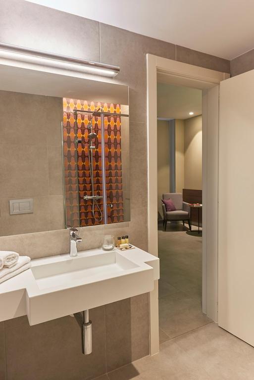 Koupelna v ubytování M Suite Hotel