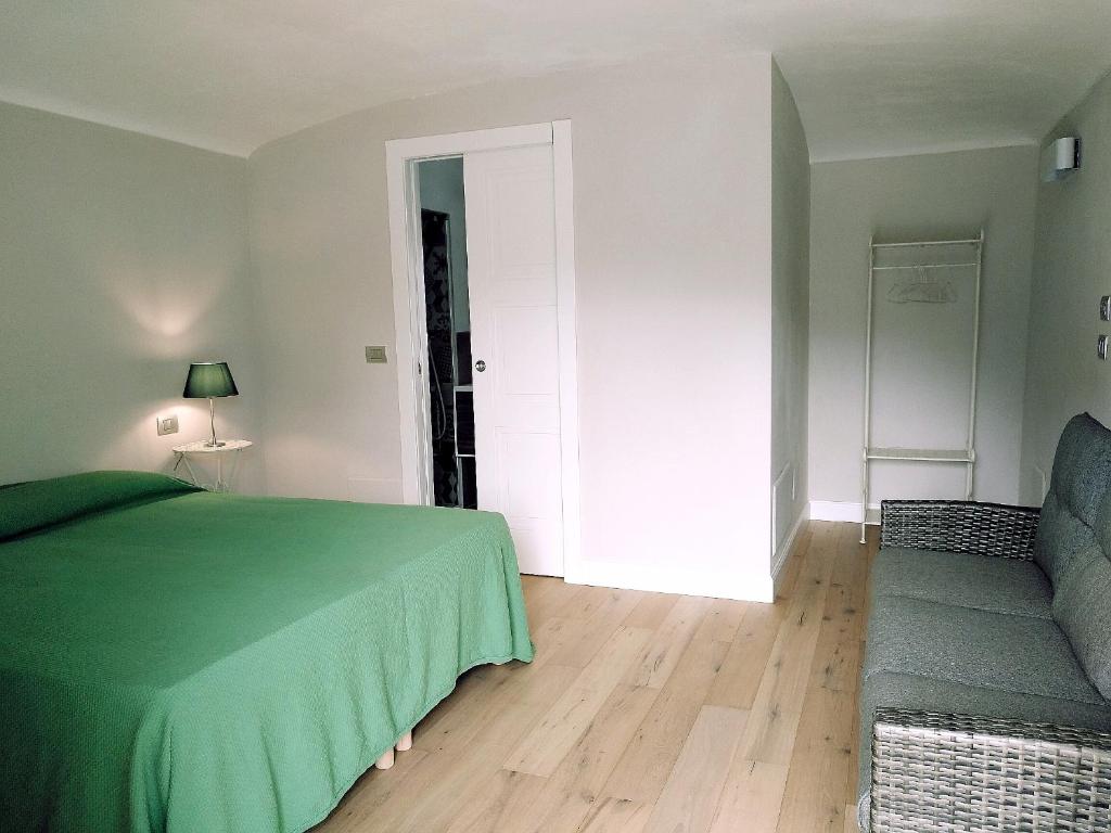 Łóżko lub łóżka w pokoju w obiekcie B&B "Madama Granèt"