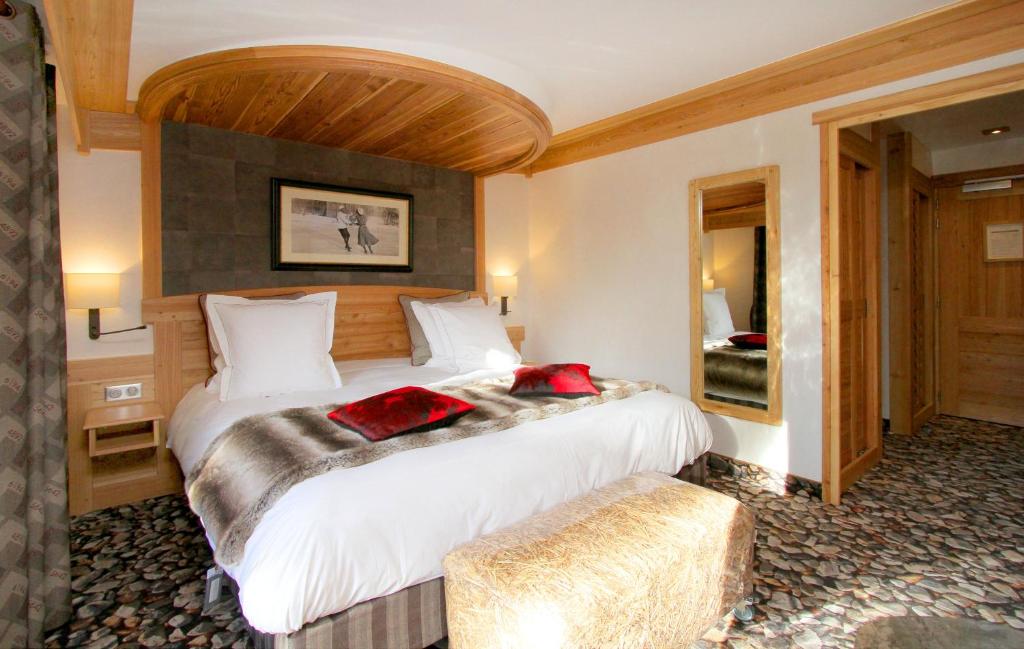 Кровать или кровати в номере Hôtel Chalet Mounier