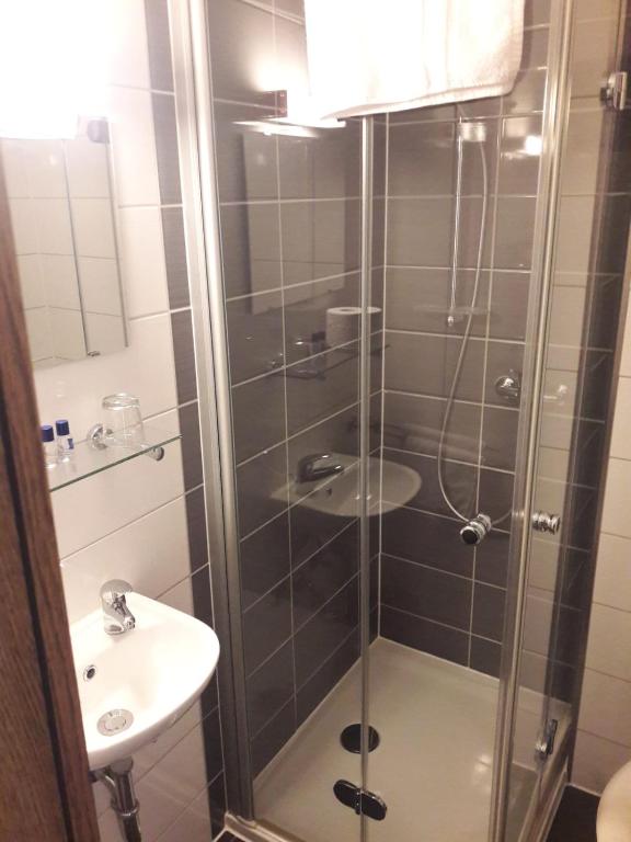 Koupelna v ubytování Kirchberg Hotel garni
